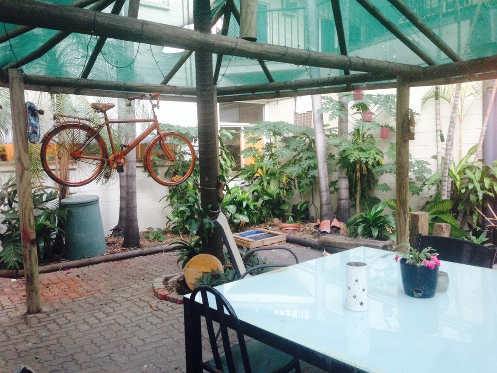 Adventurers Backpackers Hostel Таунсвил Екстериор снимка